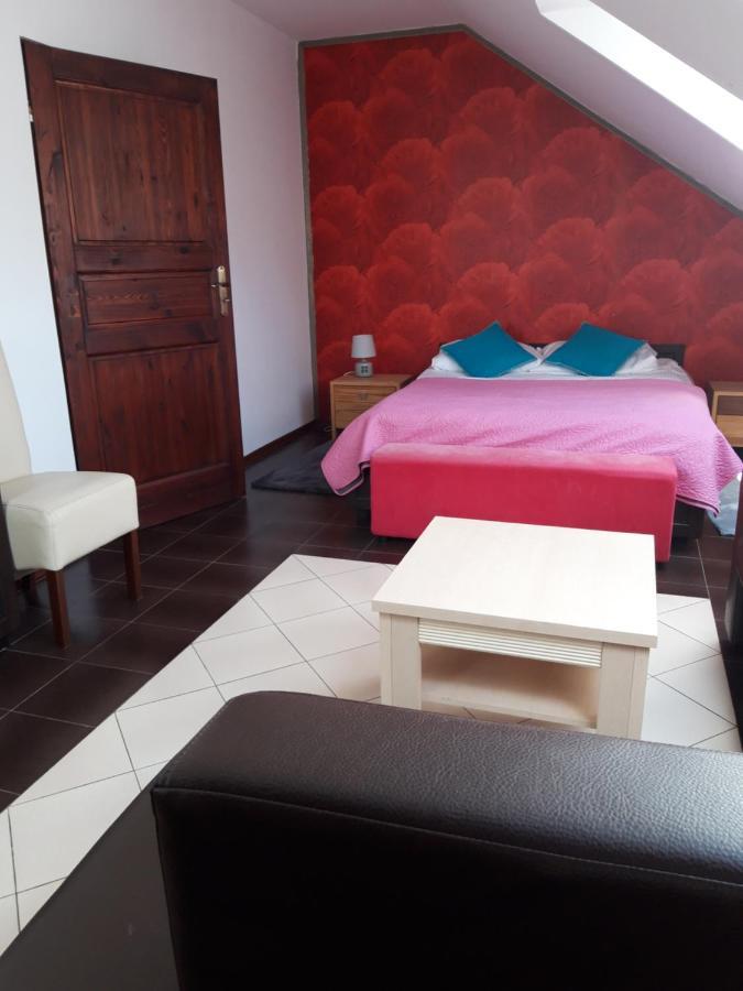 Pensjonat Agroturystyczny Pod Modrzewiem Bed & Breakfast Florczaki ภายนอก รูปภาพ