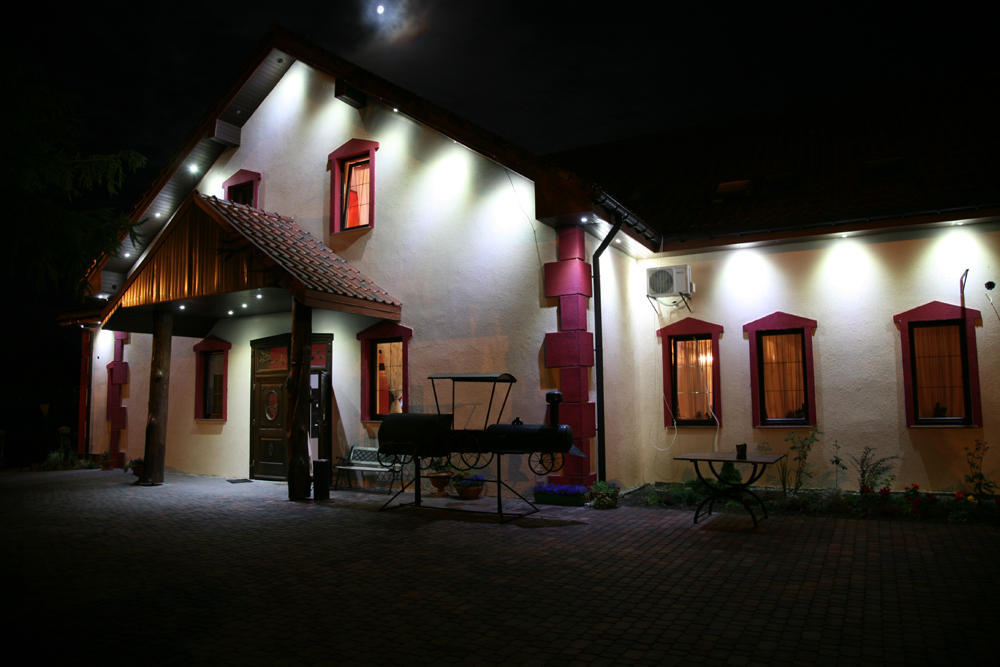 Pensjonat Agroturystyczny Pod Modrzewiem Bed & Breakfast Florczaki ภายนอก รูปภาพ